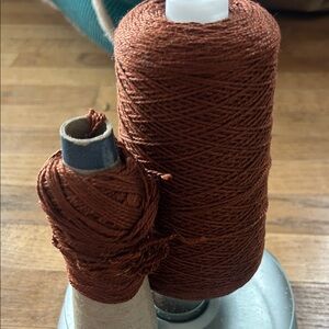 Pearlized cotton yarn dark brown 18.5 ounces
